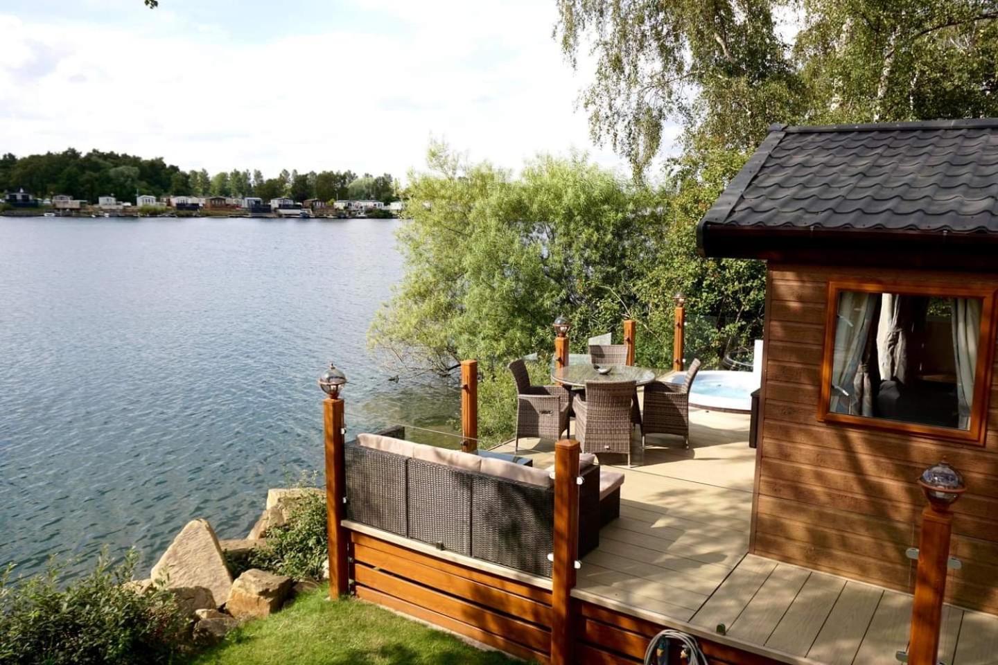 Fable Lodge Tattershall Lakes - Luxury Lakeside Lodge With Hot Tub Buitenkant foto