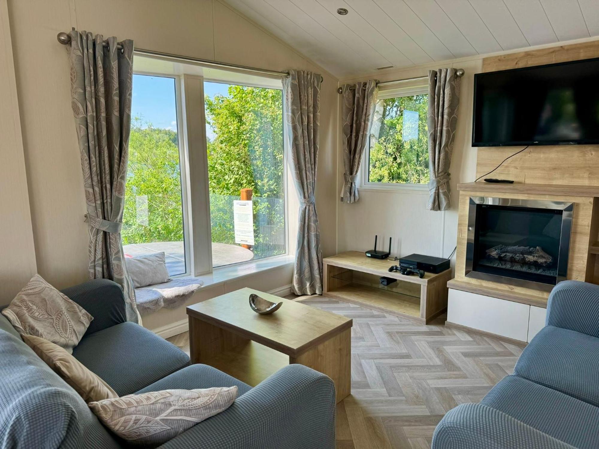 Fable Lodge Tattershall Lakes - Luxury Lakeside Lodge With Hot Tub Buitenkant foto