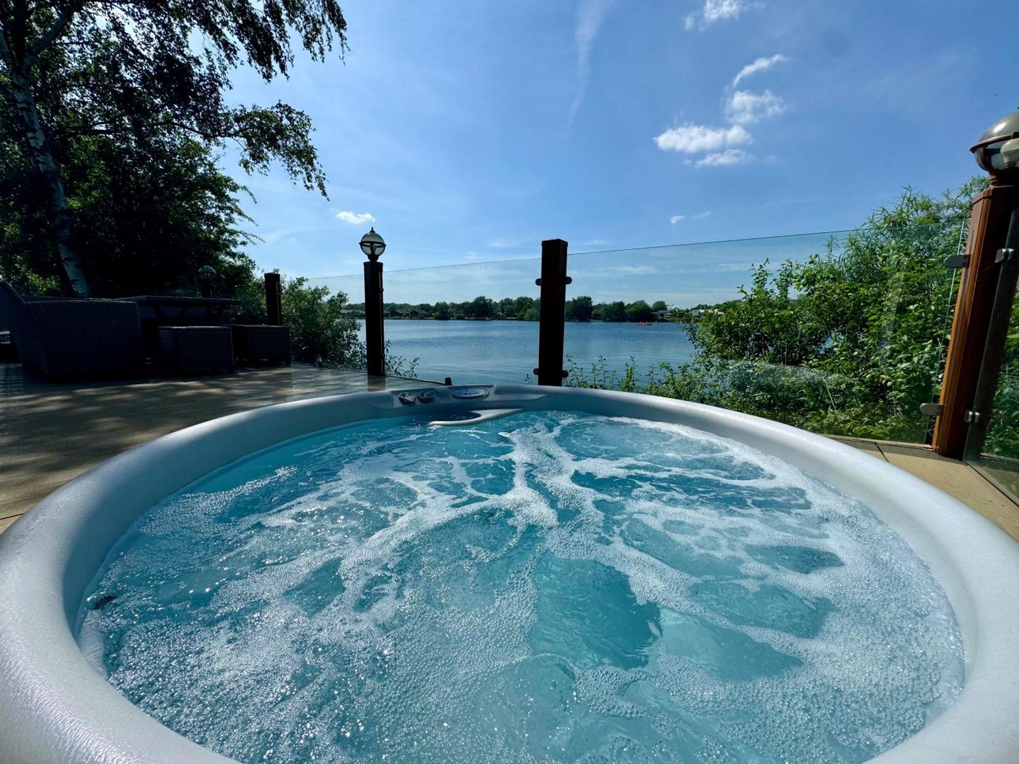 Fable Lodge Tattershall Lakes - Luxury Lakeside Lodge With Hot Tub Buitenkant foto